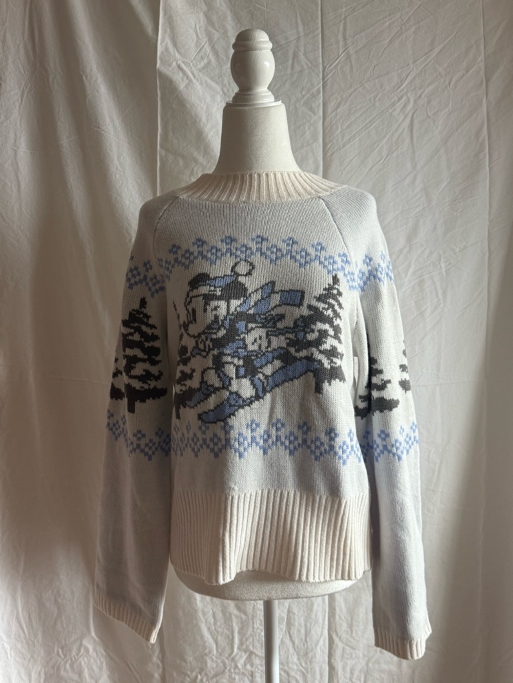 H&M DISNEY THEME - Divided Cream Sweater with Light Blue Pattern